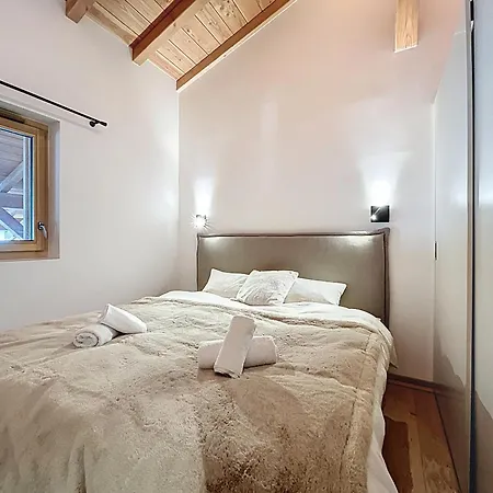 Frene - - Centre Village *